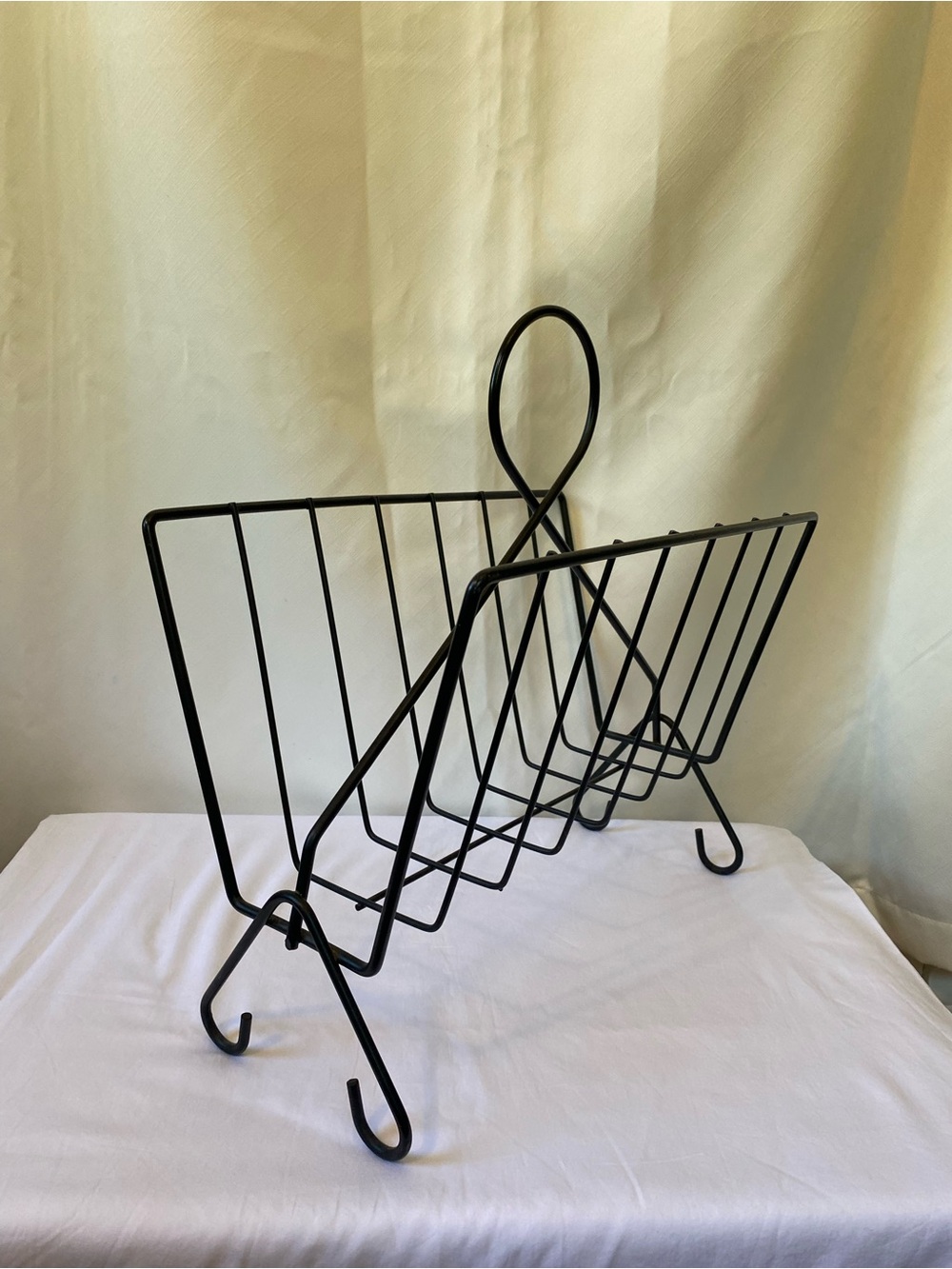 Vintage Mid Century Modern Black Metal Wire Magazine Vinyl Record Holder Retro
